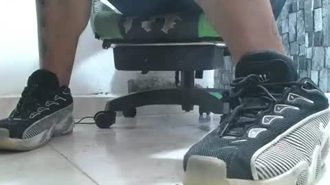 Snapshot of srfindomfeet_ chatting on July 2026 06:13:02 PM sr master cum its my old account online show from July 2026 06:13:02 PM