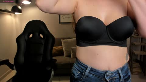 Stacy Woods online show from December 2024 11:18:01 AM