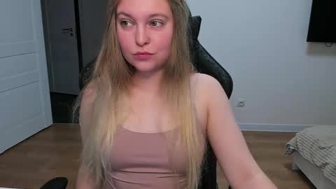 Stacy  online show from November 2025 01:55:01 PM