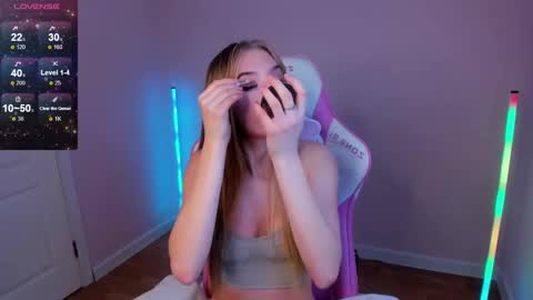 Snapshot of stacy_riiver chatting on January 2025 11:24:01 AM Stacy Mon Tue Wed Thu Fri Sun GMT GMT 3 1000am - 0400pm online show from January 2025 11:24:01 AM