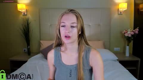 Snapshot of stacy_riiver chatting on September 2025 07:52:02 AM Stacy Mon Tue Wed Thu Fri Sun GMT GMT 3 1000am - 0400pm online show from September 2025 07:52:02 AM