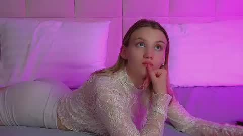 Snapshot of stacyevancesss chatting on June 2026 06:22:02 PM StacyEvances online show from June 2026 06:22:02 PM