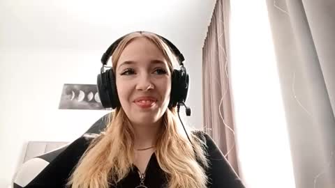 Snapshot of stacyscholle chatting on February 2026 06:10:01 AM Mila online show from February 2026 06:10:01 AM