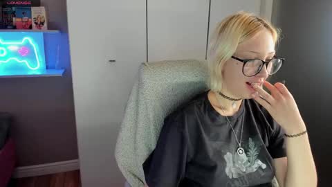 Snapshot of starelli chatting on May 2026 01:56:01 AM Kate online show from May 2026 01:56:01 AM