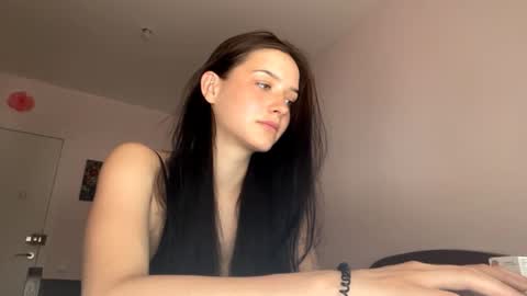 Snapshot of starlabieler chatting on June 2026 09:32:01 AM Lola online show from June 2026 09:32:01 AM