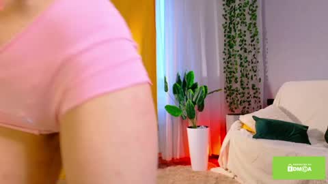 Snapshot of starlace_ chatting on May 2026 01:57:02 AM Nina online show from May 2026 01:57:02 AM