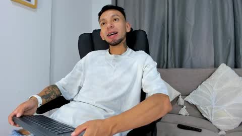 Snapshot of stebansilv_ chatting on April 2026 12:06:01 PM Steban online show from April 2026 12:06:01 PM