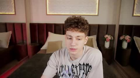 Esrefan online show from March 2026 08:34:02 PM