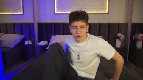 Esrefan online show from March 2026 08:48:02 PM