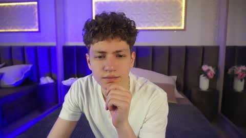 Esrefan online show from March 2026 08:08:02 PM