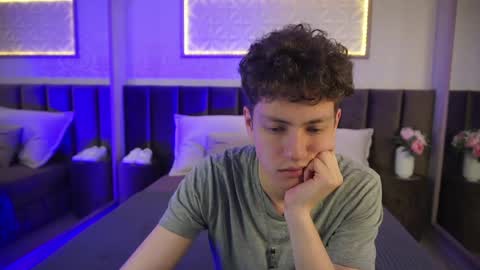 Esrefan online show from April 2026 07:55:02 PM