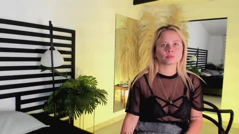 Stefanny   online show from December 2024 12:56:02 PM