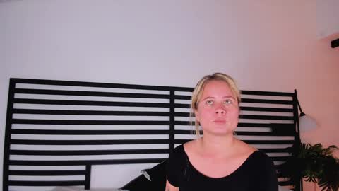 Stefanny   online show from February 2025 06:27:02 PM