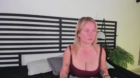 Stefanny   online show from February 2025 03:32:02 PM