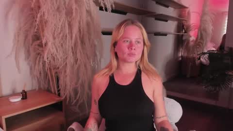 Stefanny   online show from March 2025 03:35:01 PM