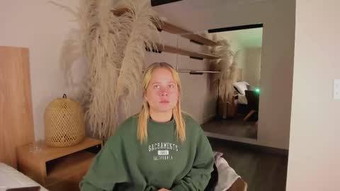 Stefanny   online show from March 2025 12:30:02 PM