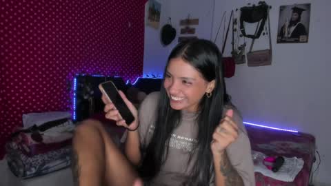 Snapshot of stefanny_pllus chatting on January 2025 02:10:01 AM Im MiaIts my first day here online show from January 2025 02:10:01 AM