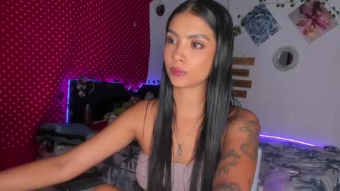 Snapshot of stefanny_pllus chatting on January 2025 01:18:01 AM Im MiaIts my first day here online show from January 2025 01:18:01 AM