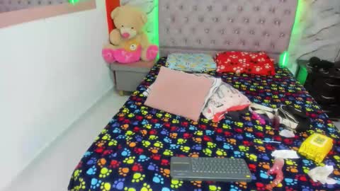 stefany_andruw online show from November 2025 04:18:02 PM