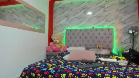 stefany_andruw online show from November 2025 02:32:02 AM