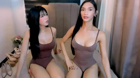 Snapshot of steffani_deluxe chatting on April 2026 03:32:01 AM STEF online show from April 2026 03:32:01 AM