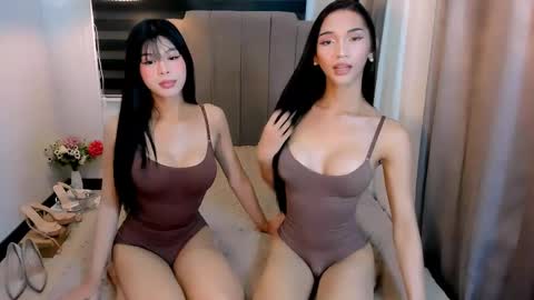 Snapshot of steffani_deluxe chatting on April 2026 04:19:01 AM STEF online show from April 2026 04:19:01 AM