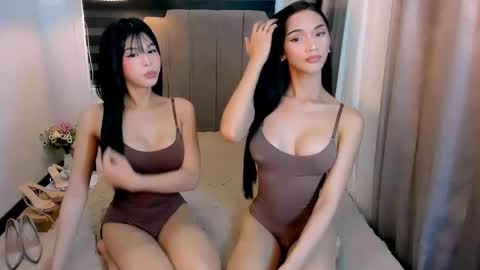 Snapshot of steffani_deluxe chatting on April 2026 05:08:01 AM STEF online show from April 2026 05:08:01 AM