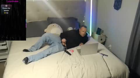 Stella and Mojo online show from November 2025 09:48:02 PM