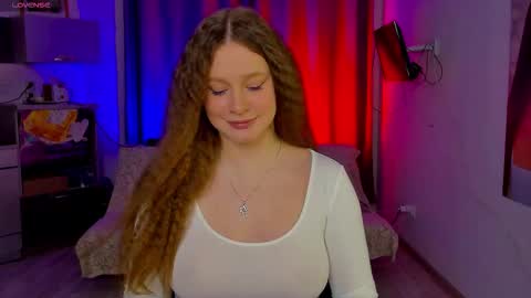 Snapshot of stella_pretty0 chatting on October 2025 03:45:01 PM Stella online show from October 2025 03:45:01 PM