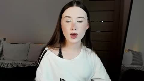 stella_sunny online show from January 2026 06:00:02 PM