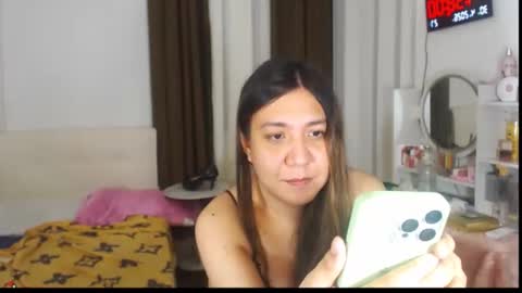 Snapshot of stellahugets chatting on April 2026 05:52:01 PM Stella online show from April 2026 05:52:01 PM