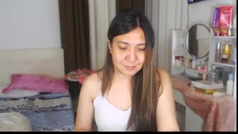 Snapshot of stellahugets chatting on May 2026 04:04:01 PM Stella online show from May 2026 04:04:01 PM