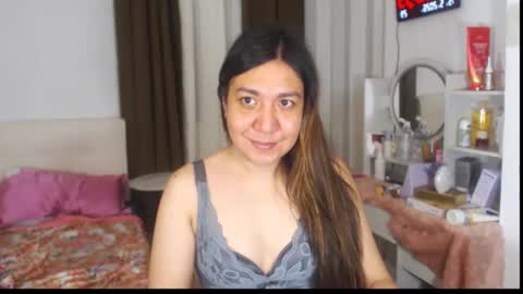 Snapshot of stellahugets chatting on May 2026 09:10:02 PM Stella online show from May 2026 09:10:02 PM