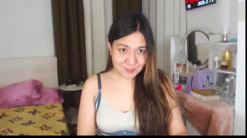 Snapshot of stellahugets chatting on May 2026 05:10:02 PM Stella online show from May 2026 05:10:02 PM