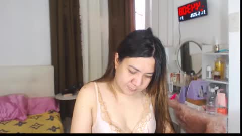 Snapshot of stellahugets chatting on May 2026 08:43:02 AM Stella online show from May 2026 08:43:02 AM