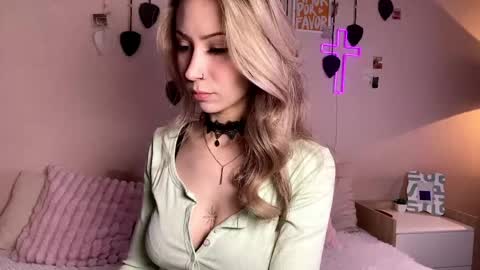Snapshot of stellar_blade chatting on May 2026 03:13:01 AM Alexia online show from May 2026 03:13:01 AM