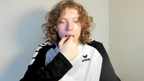 S T E L L A online show from November 2025 08:13:01 AM