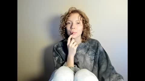 S T E L L A online show from November 2025 12:41:02 PM