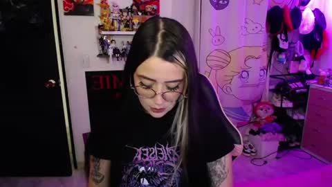 Snapshot of stephani_rousso chatting on June 2026 11:25:01 PM joha cosmo online show from June 2026 11:25:01 PM