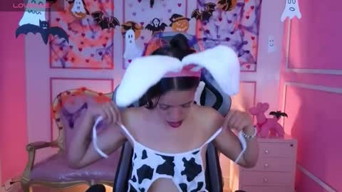 Stephania online show from October 2025 12:23:02 PM