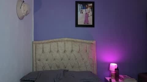 Stephania online show from April 2026 05:43:02 PM