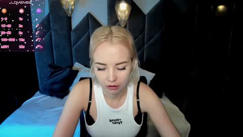 Snapshot of stephanie_sea chatting on January 2025 09:11:02 PM Stephanie Sea online show from January 2025 09:11:02 PM