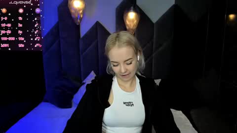 Snapshot of stephanie_sea chatting on February 2025 01:55:01 PM Stephanie Sea online show from February 2025 01:55:01 PM