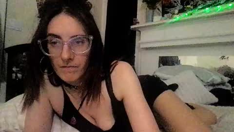 Snapshot of stephielynnnnn chatting on March 2026 07:32:02 PM stephielynnnnn online show from March 2026 07:32:02 PM