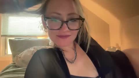 Snapshot of steviegirl4u chatting on October 2025 08:36:02 PM StevieGirl4U online show from October 2025 08:36:02 PM