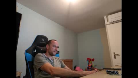 stickolive1 online show from September 2025 08:43:01 PM