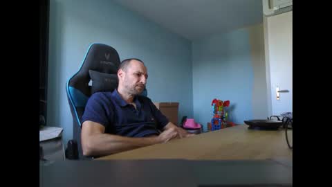 stickolive1 online show from September 2025 01:35:01 PM