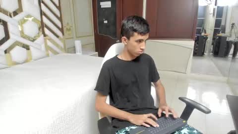 Snapshot of stiilman_hots chatting on February 2025 12:52:01 AM stiilman_hots online show from February 2025 12:52:01 AM