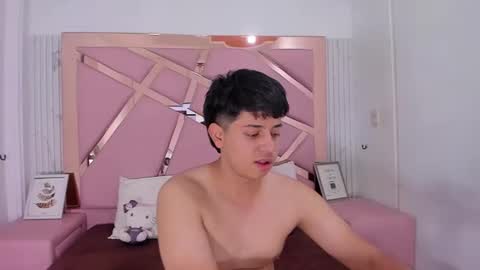 Snapshot of stiven_pooh chatting on December 2024 08:10:02 PM Steven Pooh online show from December 2024 08:10:02 PM