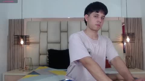 Snapshot of stiven_pooh chatting on December 2024 09:38:02 PM Steven Pooh online show from December 2024 09:38:02 PM